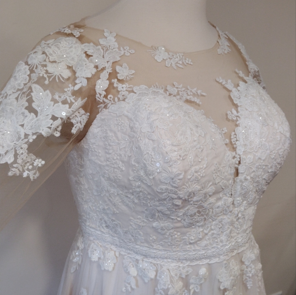 Plus Size- Stella York Wedding Dress with Added Sleeves - Picture 6 of 10